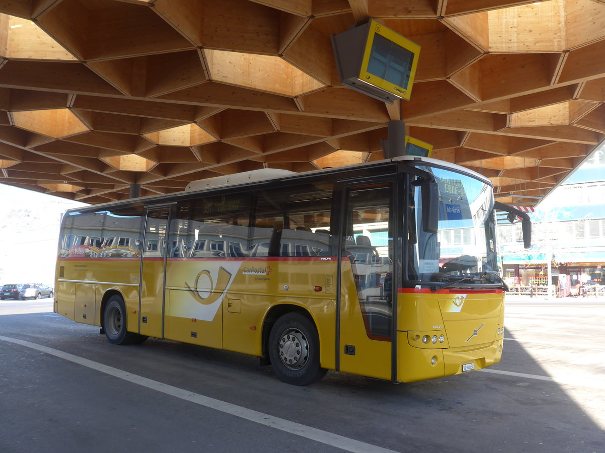 (213'331) - Ev�quoz, Erde - VS 60'650 - Volvo am 4. Januar 2020 beim Bahnhof Sion