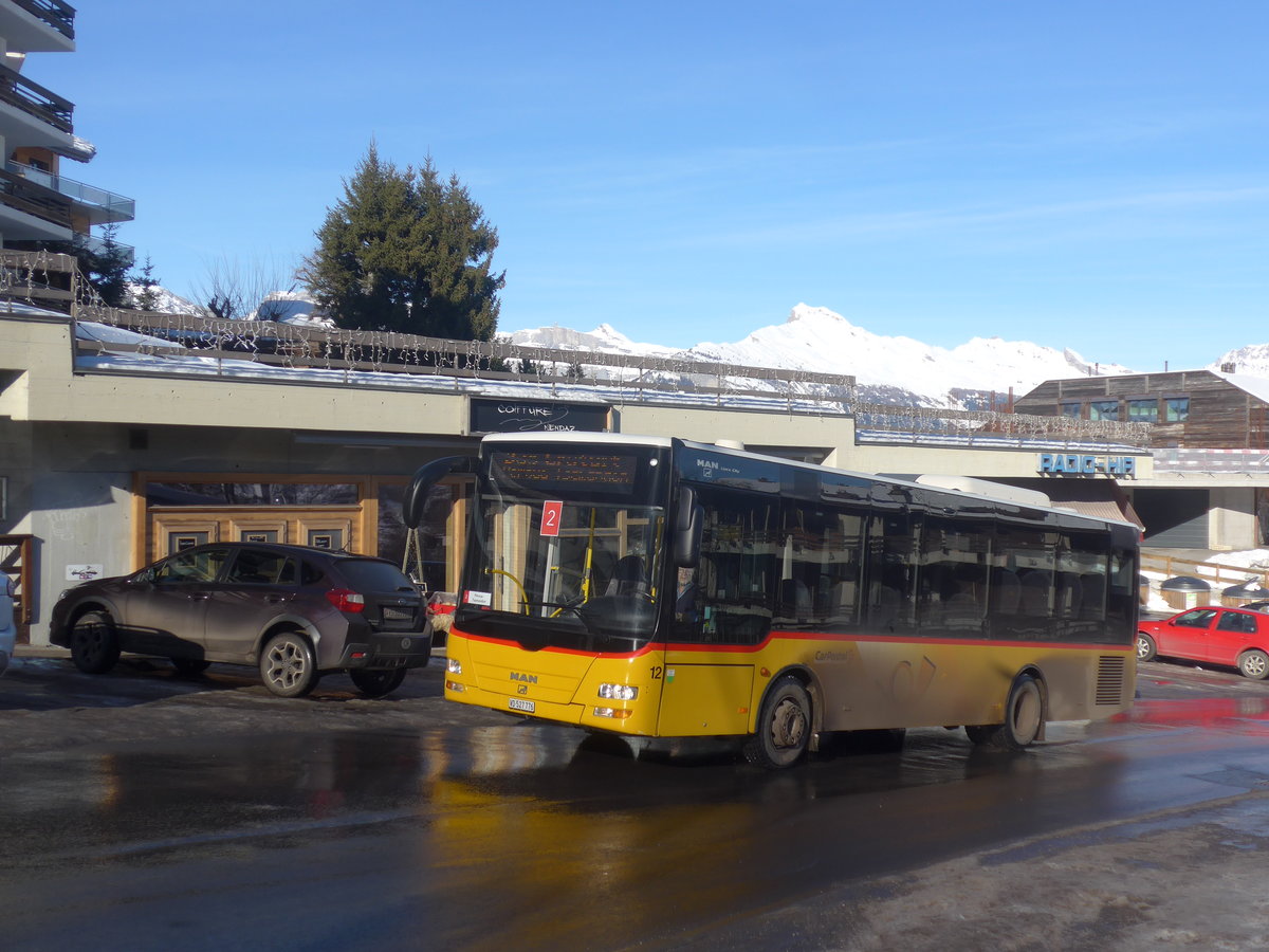 (213'348) - MOB Montreux - Nr. 12/VD 527'776 - MAN/G�ppel am 4. Januar 2020 in Haute-Nendaz, Route de la T�l�cabine (Einsatz Lathion)