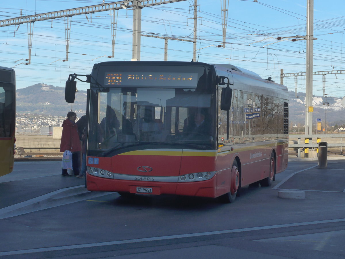 (214'207) - Landolt, Pf�ffikon - SZ 29'223 - Solaris am 15. Februar 2020 beim Bahnhof Pf�ffikon