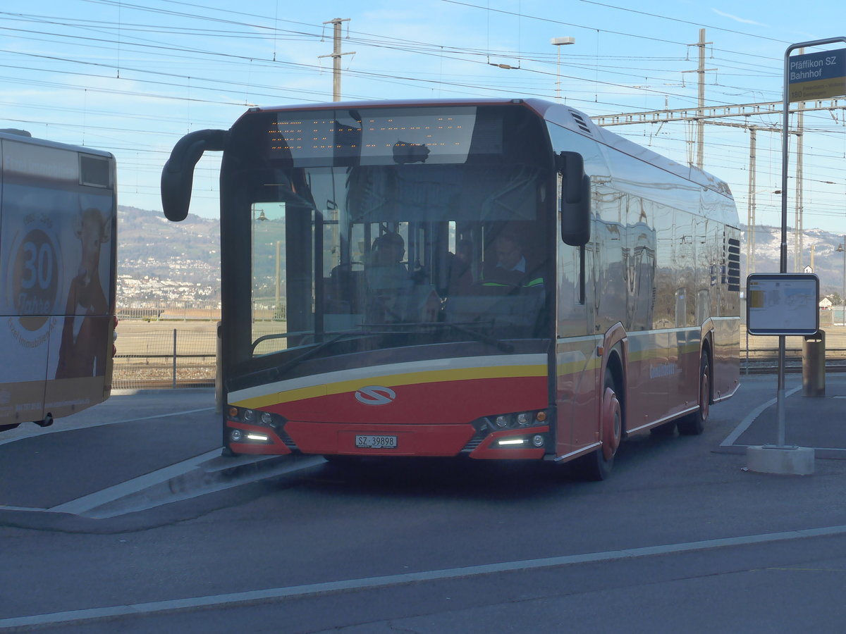 (214'209) - Landolt, Pf�ffikon - SZ 39'898 - Solaris am 15. Februar 2020 beim Bahnhof Pf�ffikon