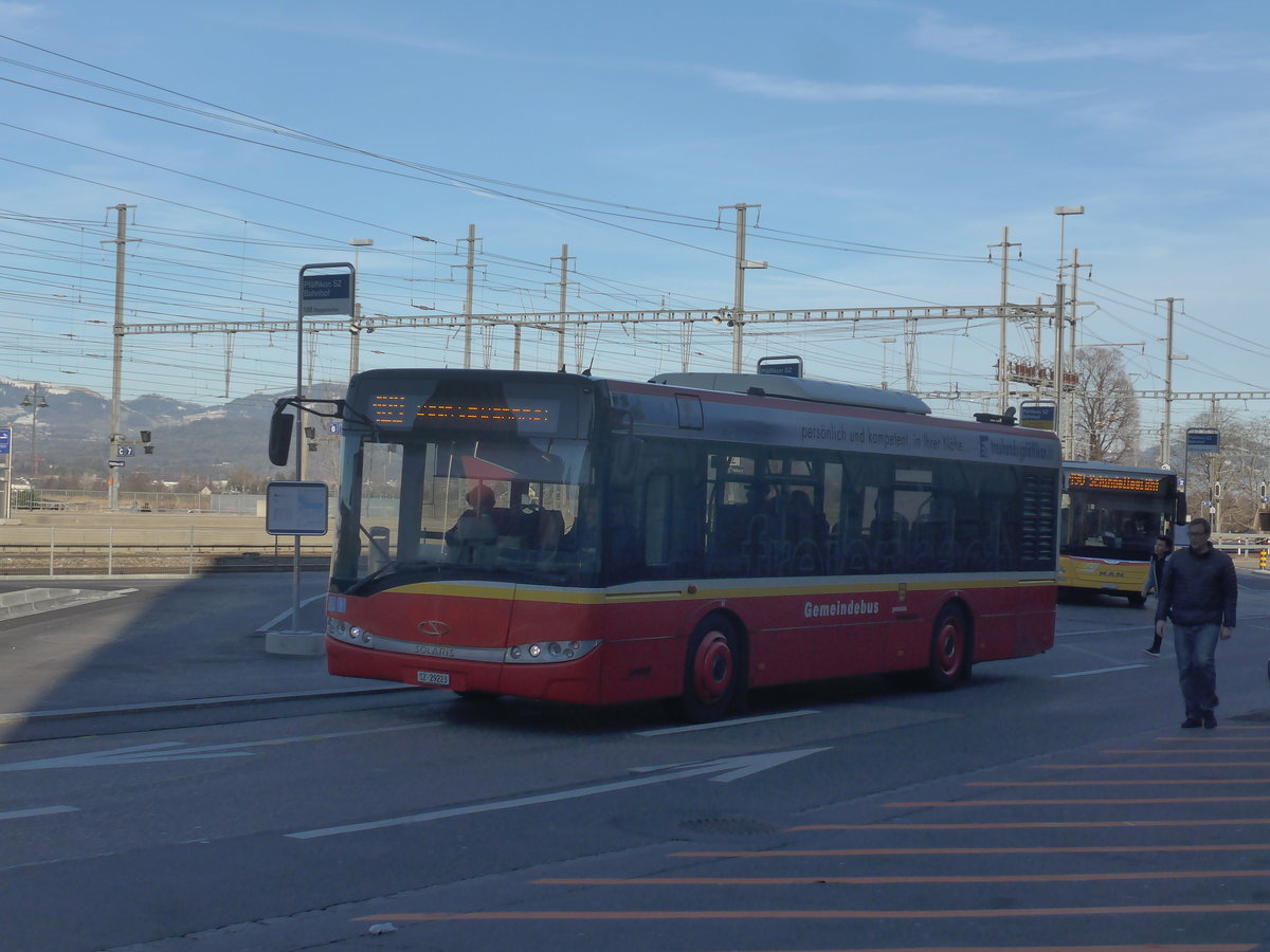 (214'210) - Landolt, Pf�ffikon - SZ 29'223 - Solaris am 15. Februar 2020 beim Bahnhof Pf�ffikon