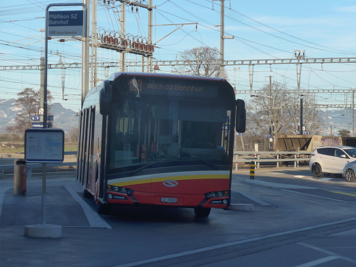 (214'220) - Landolt, Pf�ffikon - SZ 39'898 - Solaris am 15. Februar 2020 beim Bahnhof Pf�ffikon