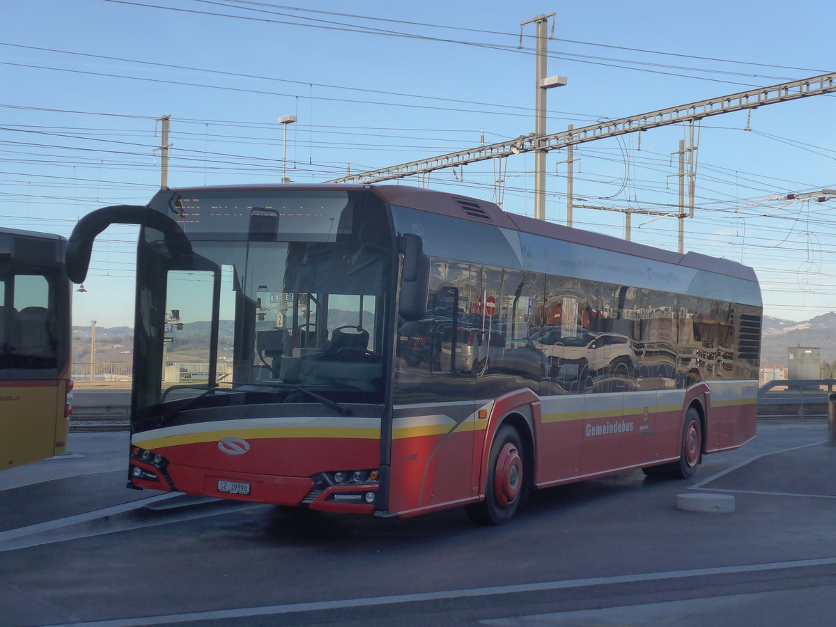 (214'221) - Landolt, Pf�ffikon - SZ 39'898 - Solaris am 15. Februar 2020 beim Bahnhof Pf�ffikon