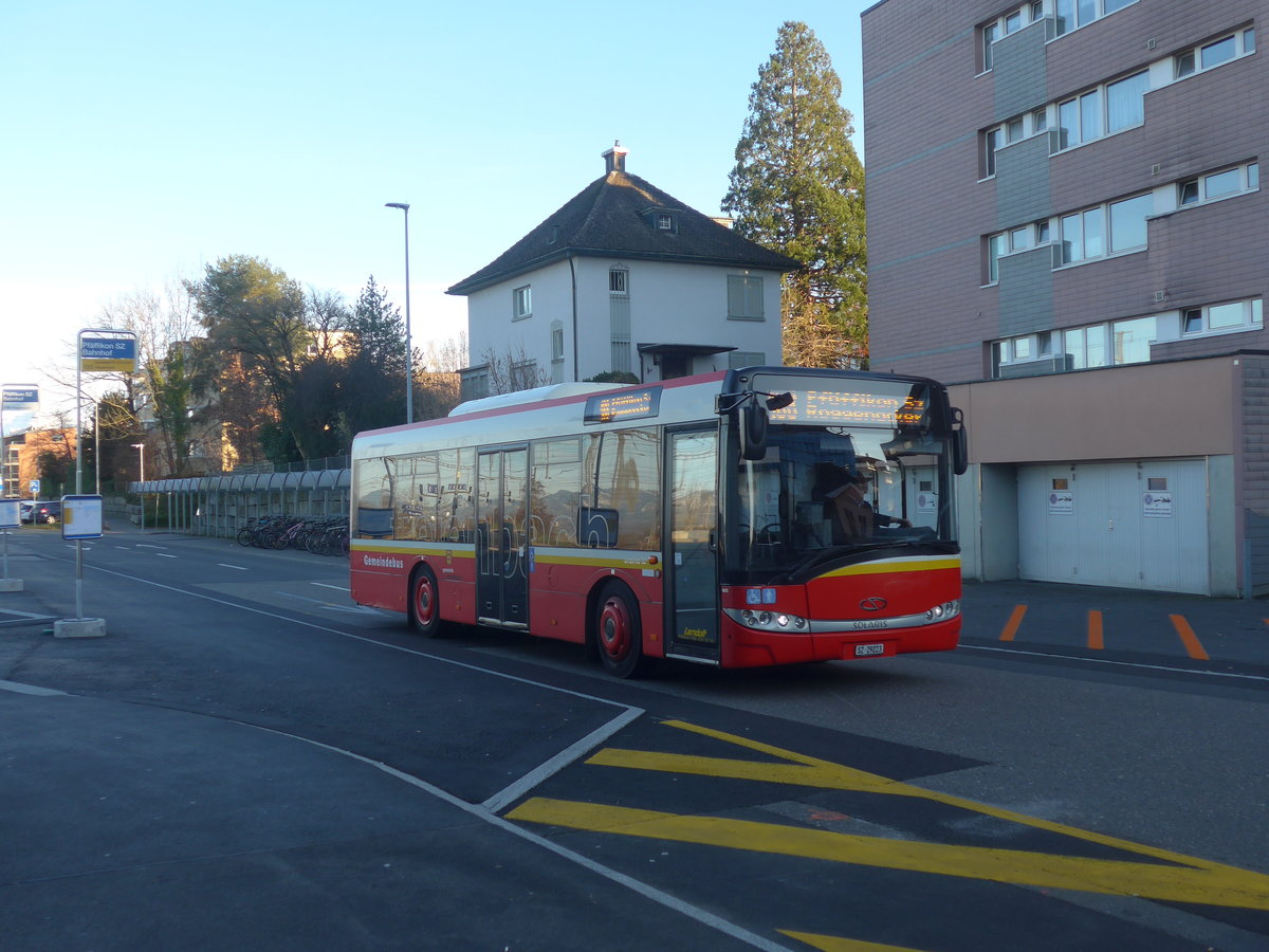 (214'223) - Landolt, Pf�ffikon - SZ 29'223 - Solaris am 15. Februar 2020 beim Bahnhof Pf�ffikon
