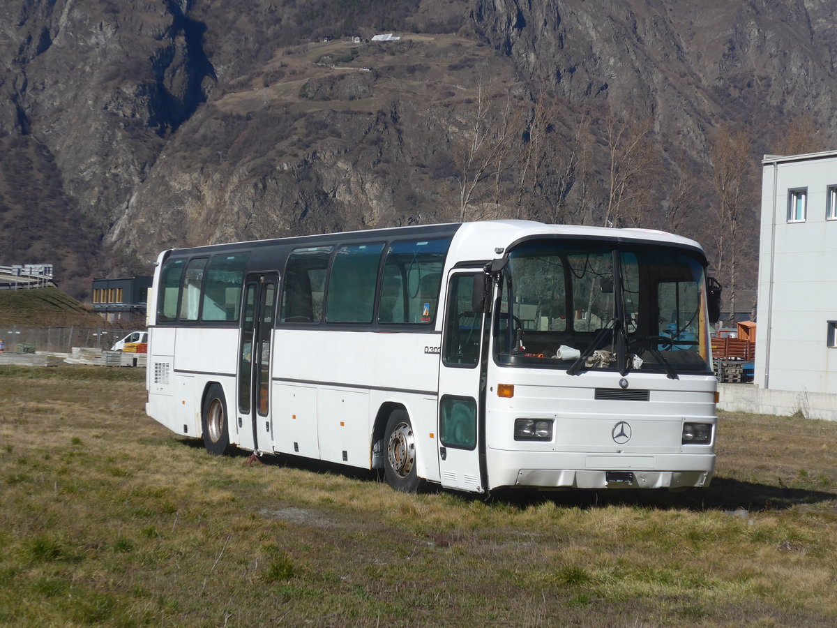 (214'785) - VIBUH, La Tour-de-Tr�me - Mercedes (ex L'Oiseau Bleu, Sierre; ex SMC Montana Nr. 48) am 22. Februar 2020 in Saxon, Industrie