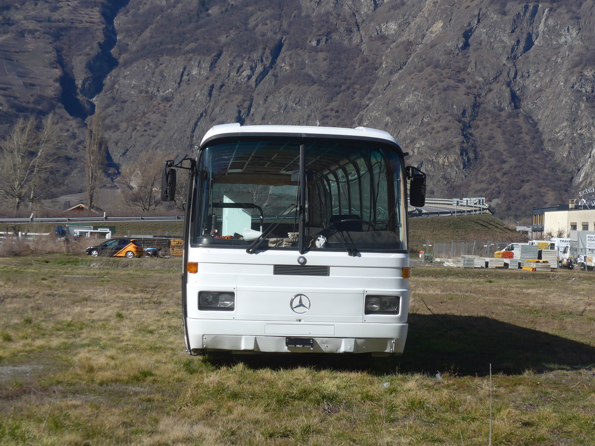 (214'786) - VIBUH, La Tour-de-Tr�me - Mercedes (ex L'Oiseau Bleu, Sierre; ex SMC Montana Nr. 48) am 22. Februar 2020 in Saxon, Industrie