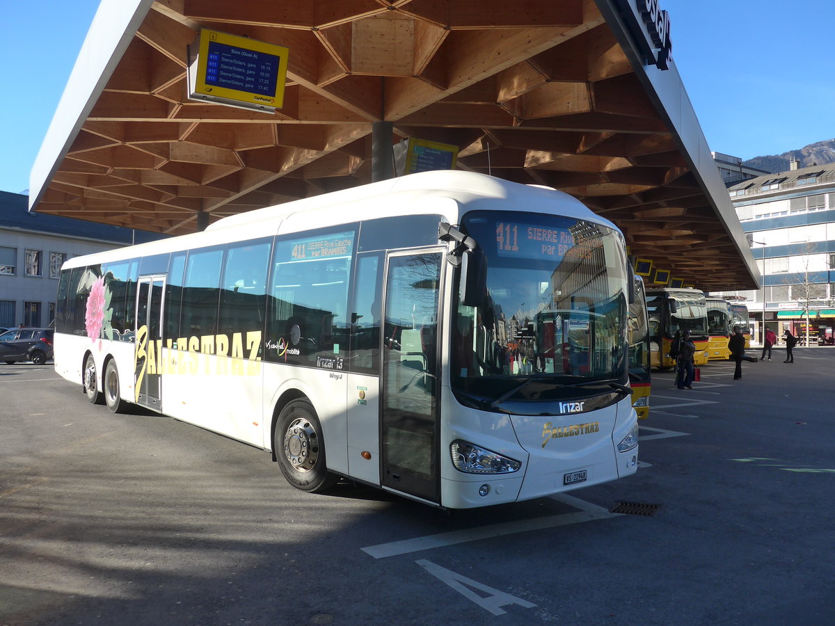 (214'807) - Ballestraz, Gr�ne - VS 22'948 - Irizar am 22. Februar 2020 beim Bahnhof Sion