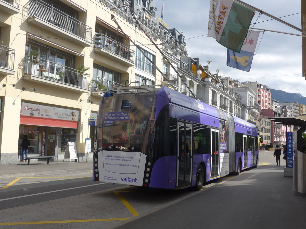(215'161) - VMCV Clarens - Nr. 812 - Van Hool Gelenktrolleybus am 14. M�rz 2020 in Montreux, Escaliers de la Gare