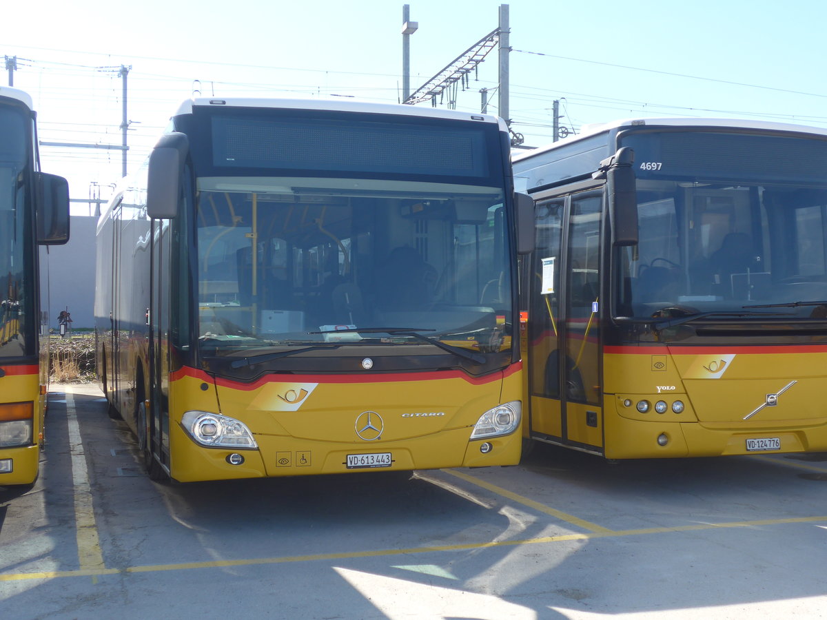 (215'210) - CarPostal Ouest - VD 613'443 - Mercedes am 15. M�rz 2020 in Yverdon, Garage