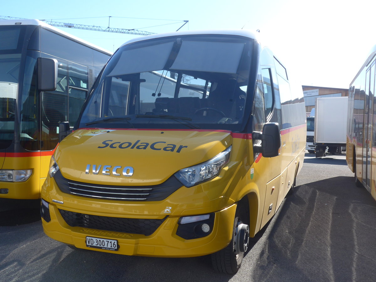 (215'242) - CarPostal Ouest - VD 300'716 - Iveco/Rosero am 15. M�rz 2020 in Kerzers, Interbus