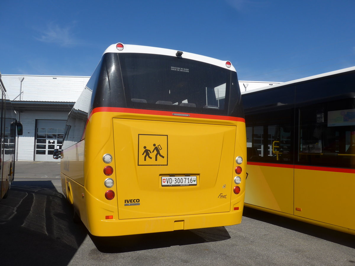 (215'248) - CarPostal Ouest - VD 300'716 - Iveco/Rosero am 15. M�rz 2020 in Kerzers, Interbus