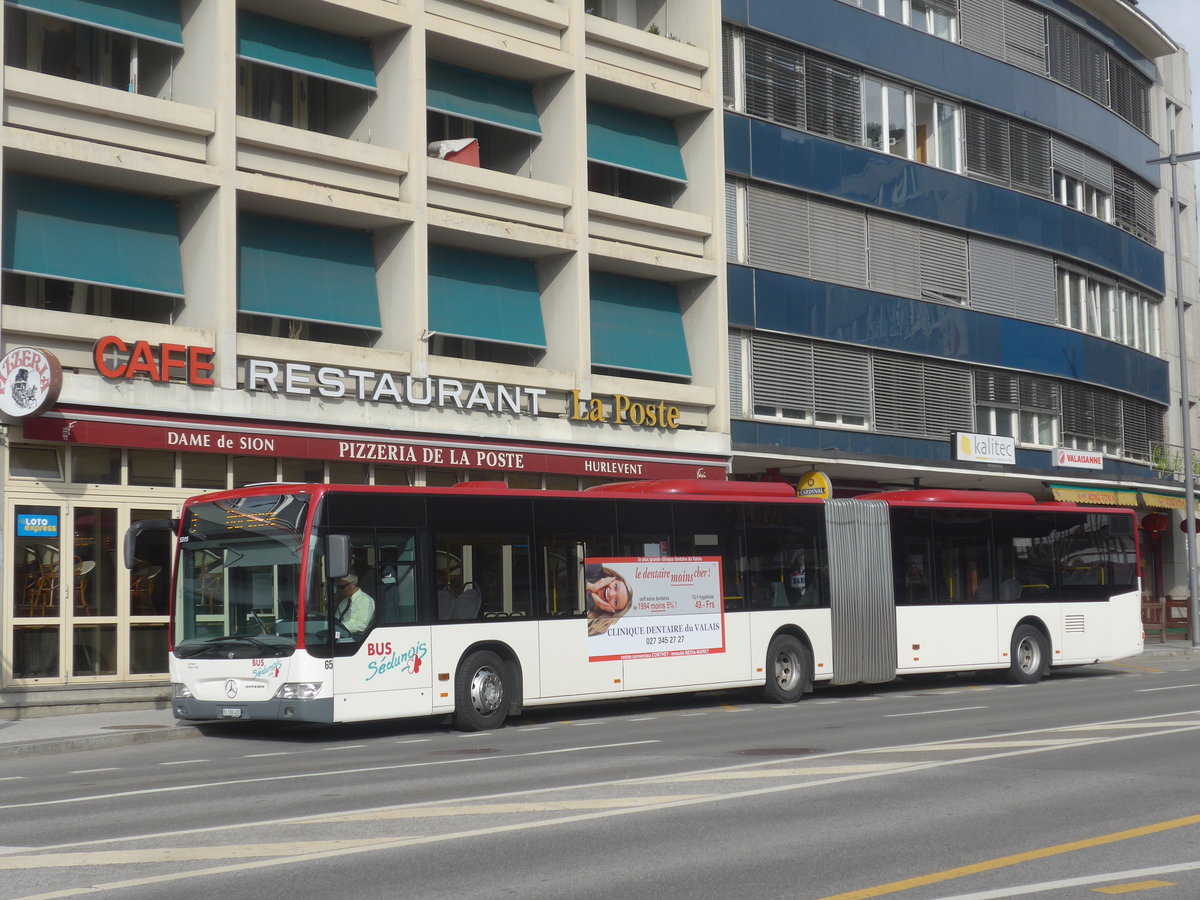 (215'333) - PostAuto Wallis - Nr. 65/VS 186'400 - Mercedes (ex Lathion, Sion Nr. 65) am 20. M�rz 2020 beim Bahnhof Sion