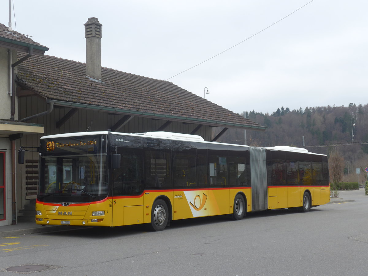 (215'367) - Steiner, Ortschwaben - Nr. 10/BE 32'923 - MAN am 22. M�rz 2020 beim Bahnhof Laupen