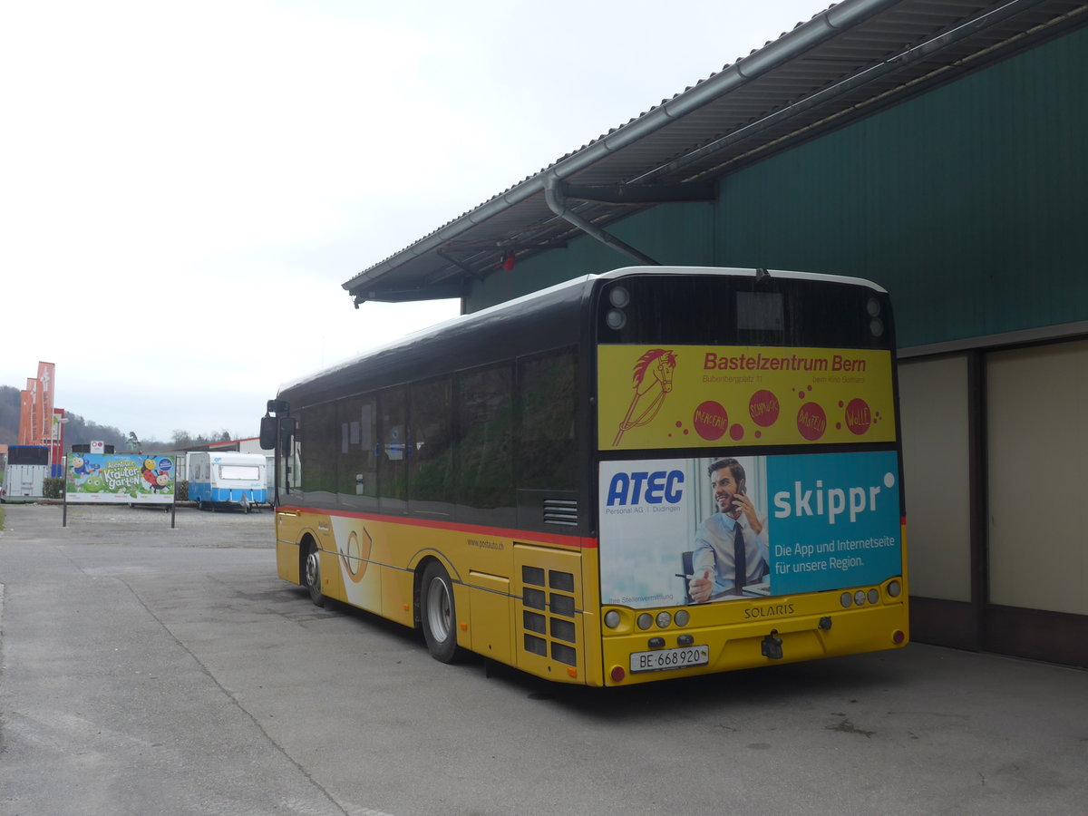 (215'381) - PostAuto Bern - Nr. 13/BE 668'920 - Solaris (ex Klopfstein, Laupen Nr. 13) am 22. M�rz 2020 in Laupen, Garage