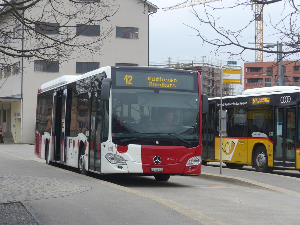 (215'396) - TPF Fribourg - Nr. 1043/FR 300'390 - Mercedes am 22. M�rz 2020 beim Bahnhof D�dingen