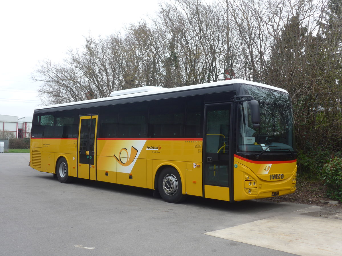 (215'420) - Seiler, Ernen - PID 11'364 - Iveco am 22. M�rz 2020 in Kerzers, Interbus