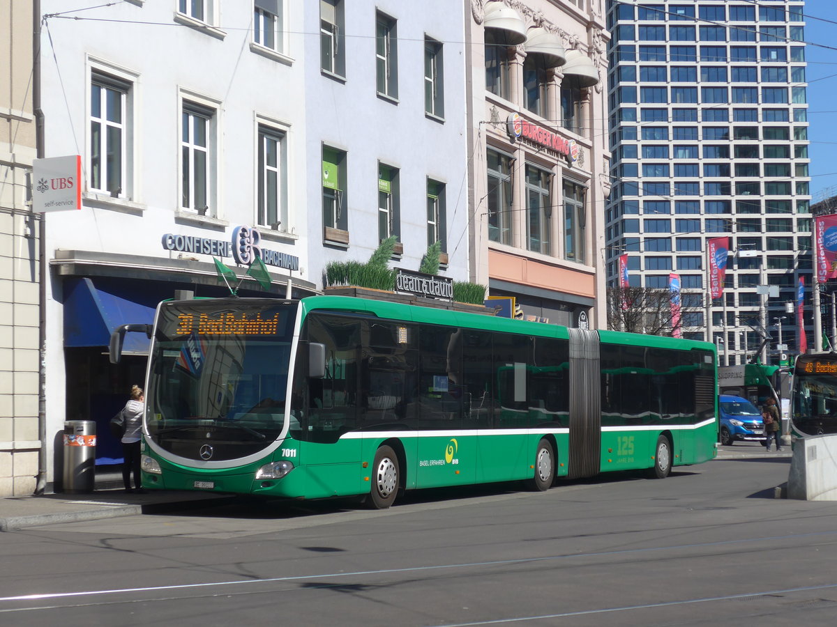 (215'746) - BVB Basel - Nr. 7011/BS 99'311 - Mercedes am 31. M�rz 2020 beim Bahnhof Basel