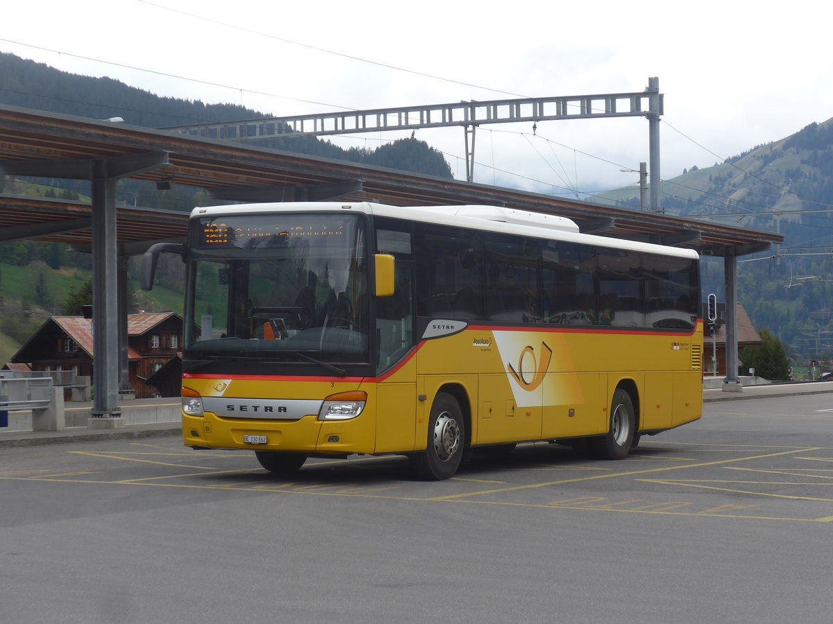 (216'497) - K�bli, Gstaad - Nr. 3/BE 330'862 - Setra am 26. April 2020 beim Bahnhof Gstaad
