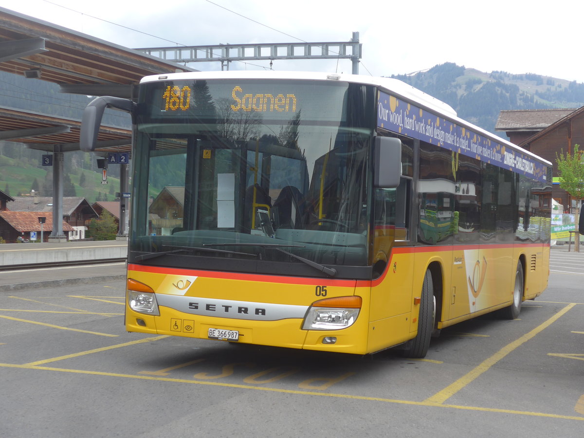 (216'501) - K�bli, Gstaad - Nr. 5/BE 366'987 - Setra am 26. April 2020 beim Bahnhof Gstaad