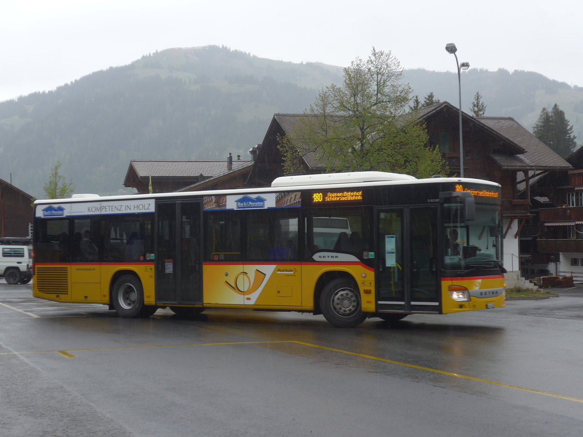 (216'517) - K�bli, Gstaad - Nr. 3/BE 330'862 - Setra am 26. April 2020 beim Bahnhof Gstaad