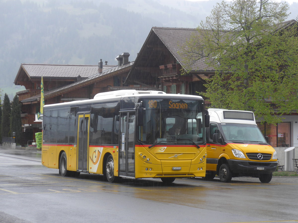 (216'518) - K�bli, Gstaad - BE 403'014 - Volvo am 26. April 2020 beim Bahnhof Gstaad
