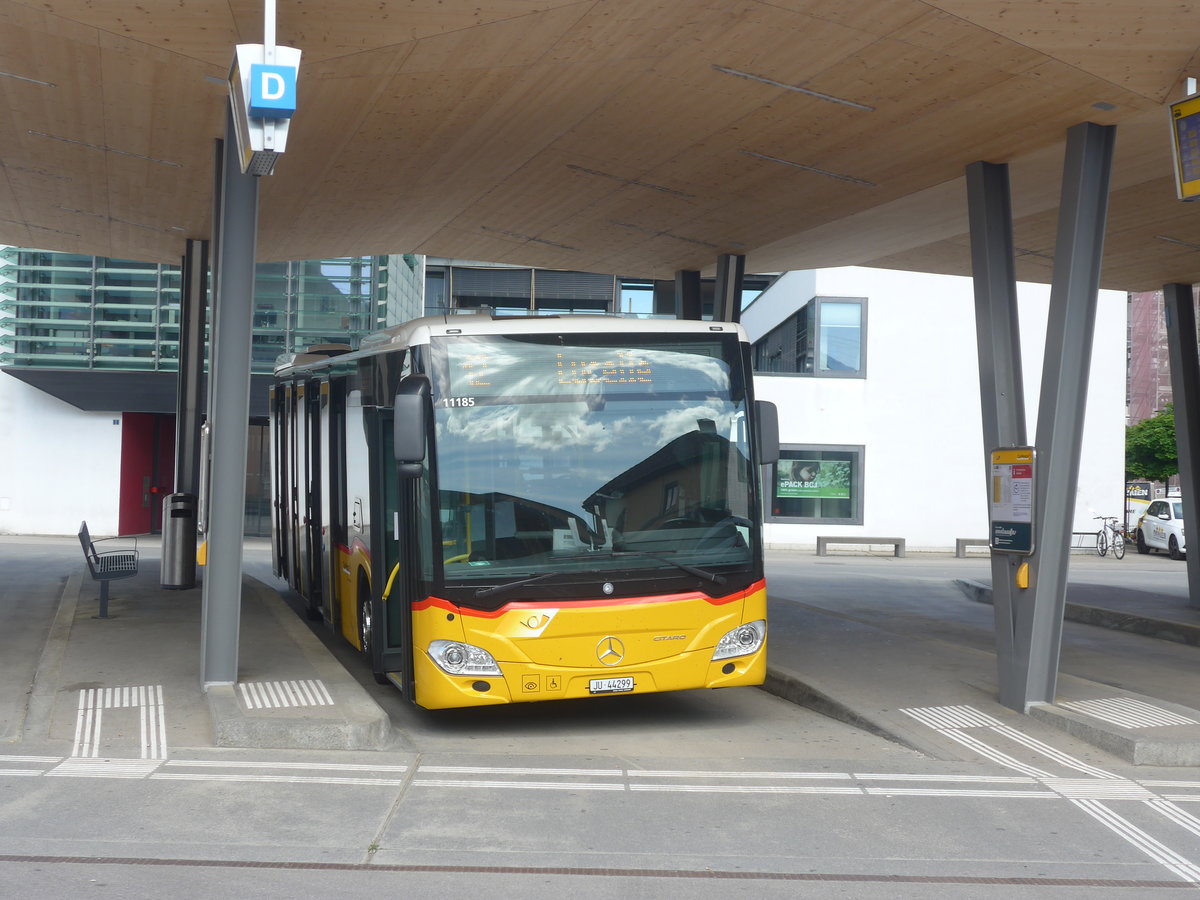 (216'935) - CarPostal Ouest - JU 44'299 - Mercedes am 10. Mai 2020 beim Bahnhof Del�mont