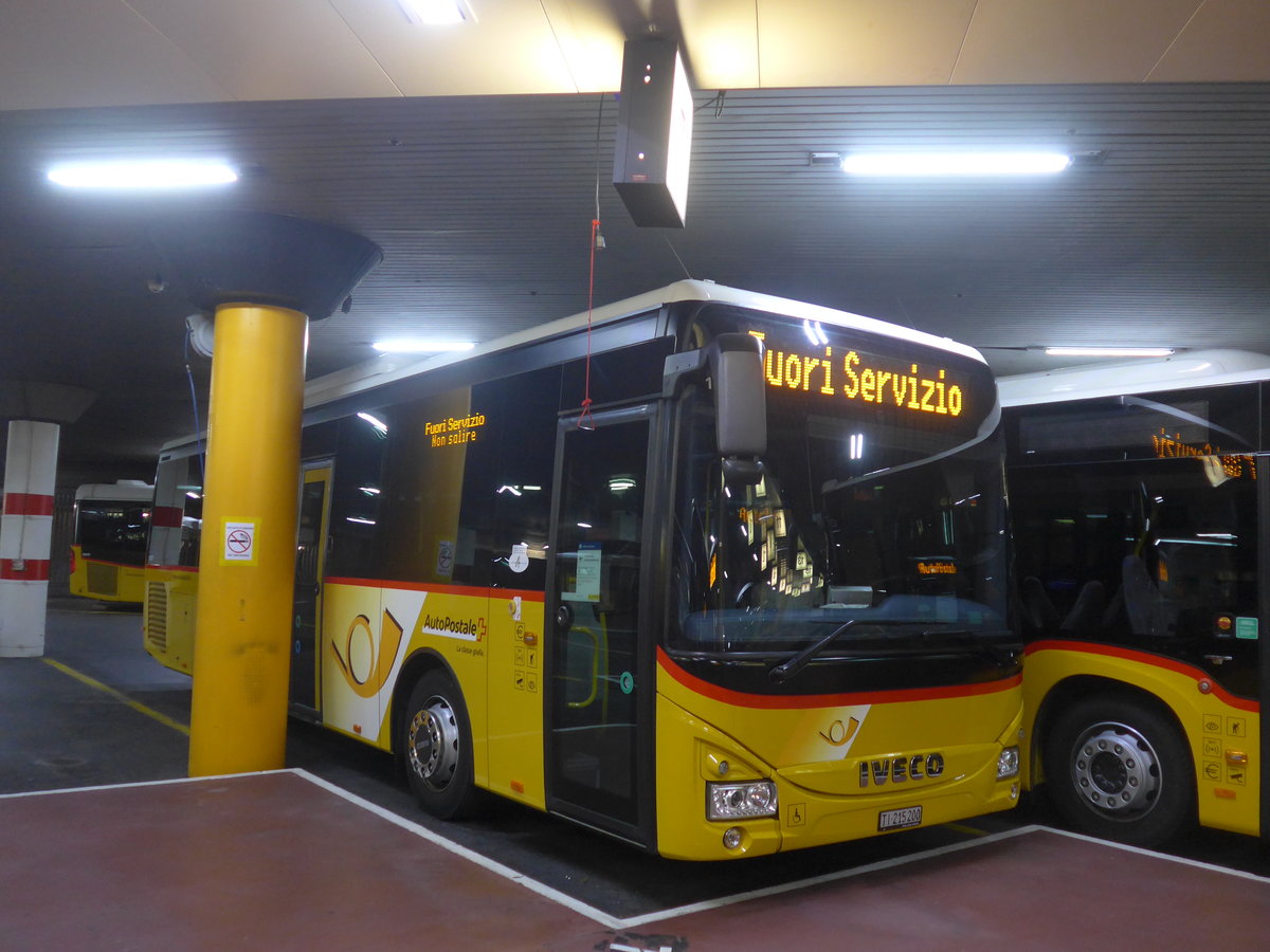 (217'302) - AutoPostale Ticino - TI 215'200 - Iveco (ex Vorf�hrfahrzeug) am 24. Mai 2020 in Lugano, Postautostation