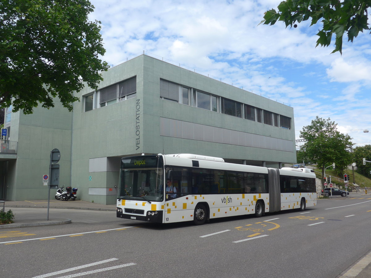(217'729) - VBSH Schaffhausen - Nr. 210/SH 12'510 - Volvo (ex SB Schaffhausen Nr. 10; ex VBSH Schaffhausen Nr. 30; ex Vorf�hrfahrzeug) am 8. Juni 2020 beim Bahnhof Schaffhausen