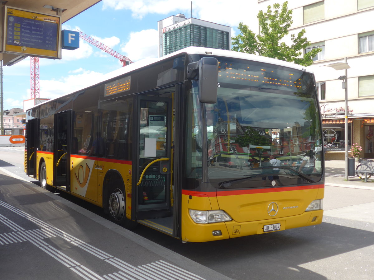 (218'374) - CarPostal Ouest - JU 31'024 - Mercedes (ex Nr. 20) am 4. Juli 2020 beim Bahnhof Del�mont