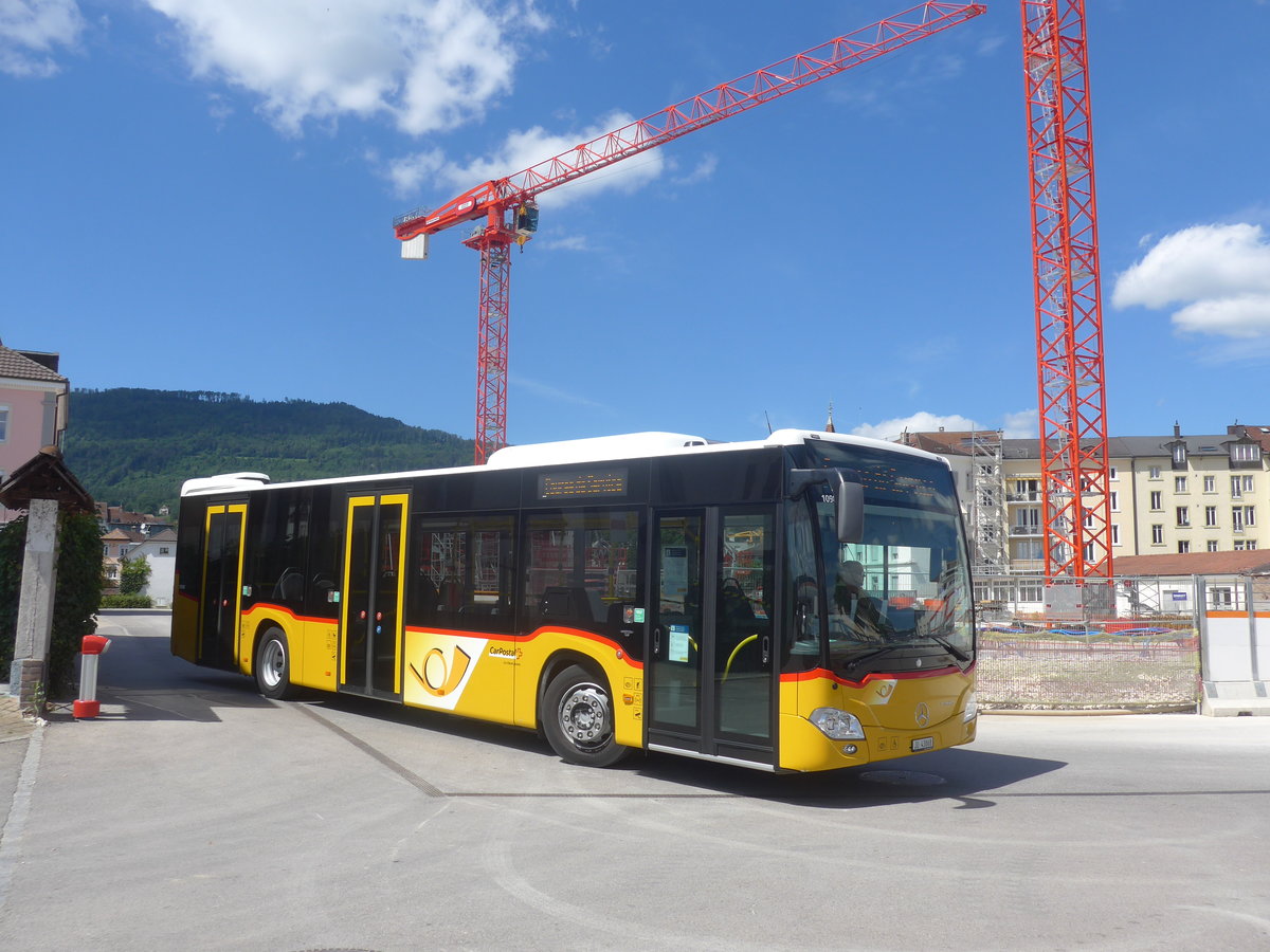 (218'386) - CarPostal Ouest - JU 43'868 - Mercedes am 4. Juli 2020 beim Bahnhof Del�mont