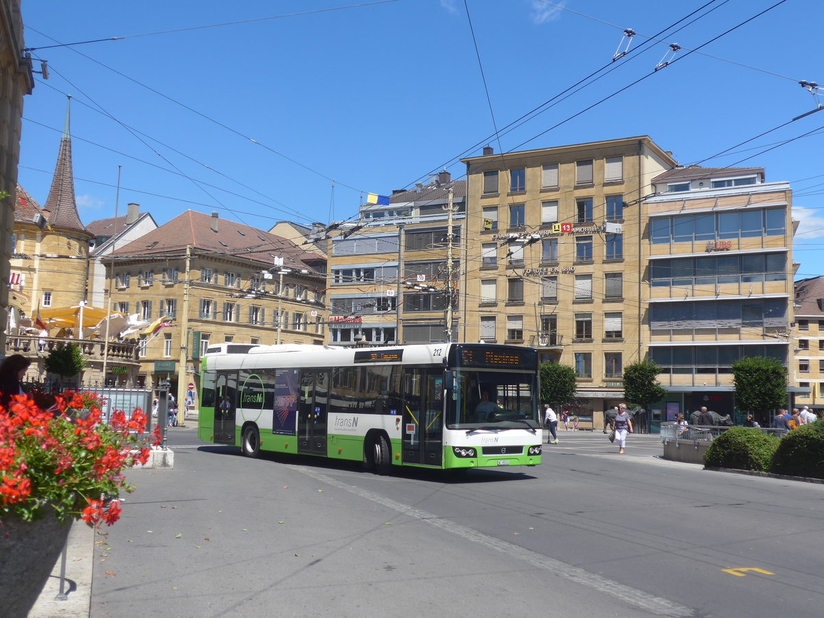 (218'551) - transN, La Chaux-de-Fonds - Nr. 212/NE 89'212 - Volvo (ex TN Neuch�tel Nr. 212) am 6. Juli 2020 in Neuch�tel, Place Pury