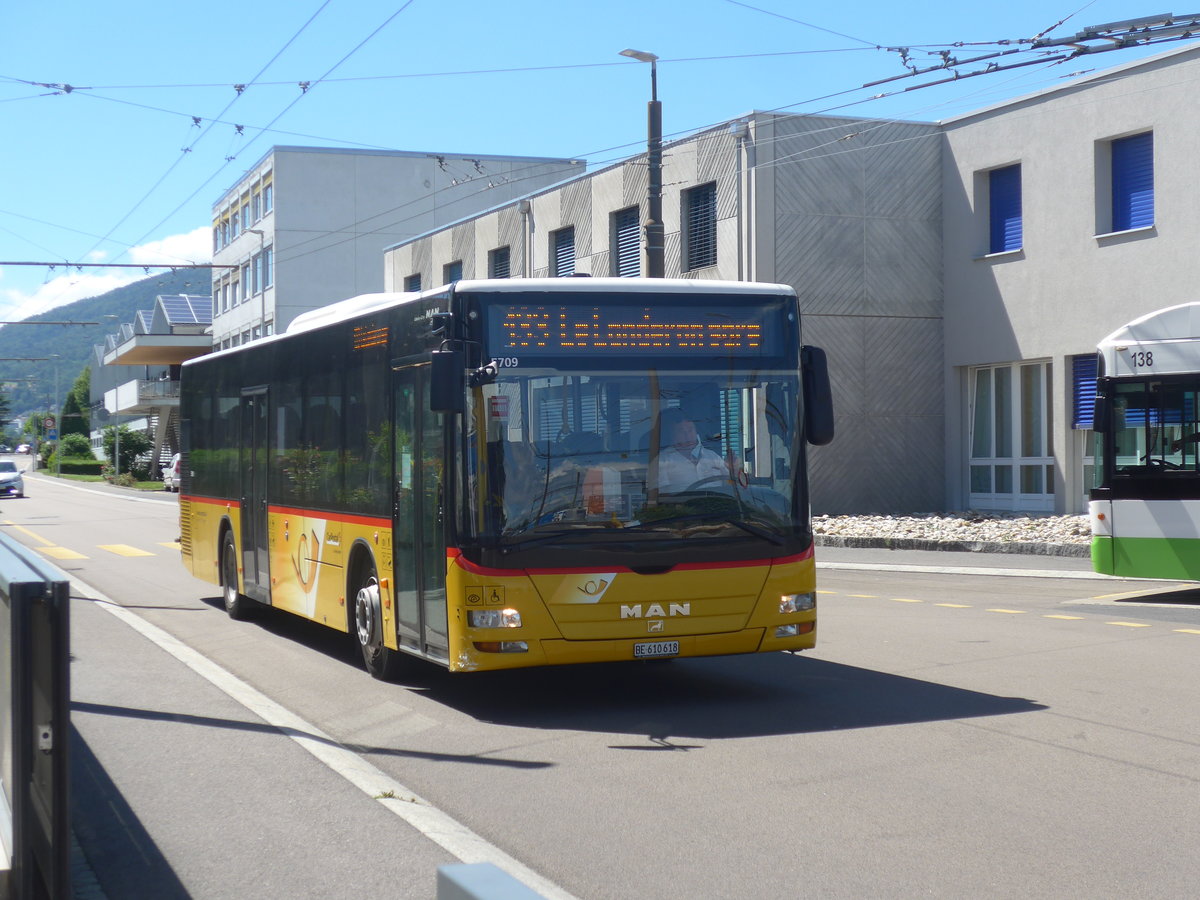 (218'563) - Funi-Car, Biel - Nr. 18/BE 610'618 - MAN am 6. Juli 2020 beim Bahnhof Marin-�pagnier
