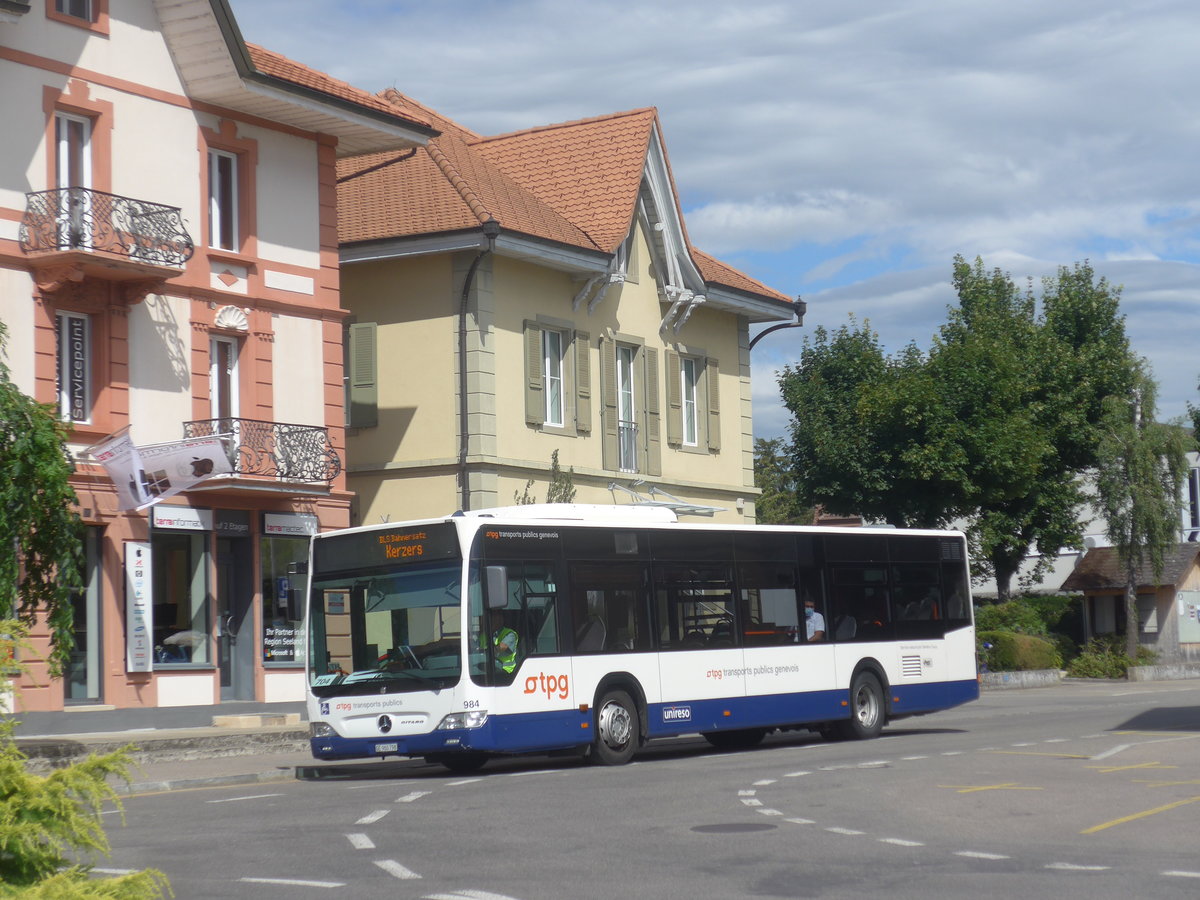 (218'572) - Gen�ve-Tours, Gen�ve - Nr. 984/GE 960'798 - Mercedes am 6. Juli 2020 beim Bahnhof Kerzers