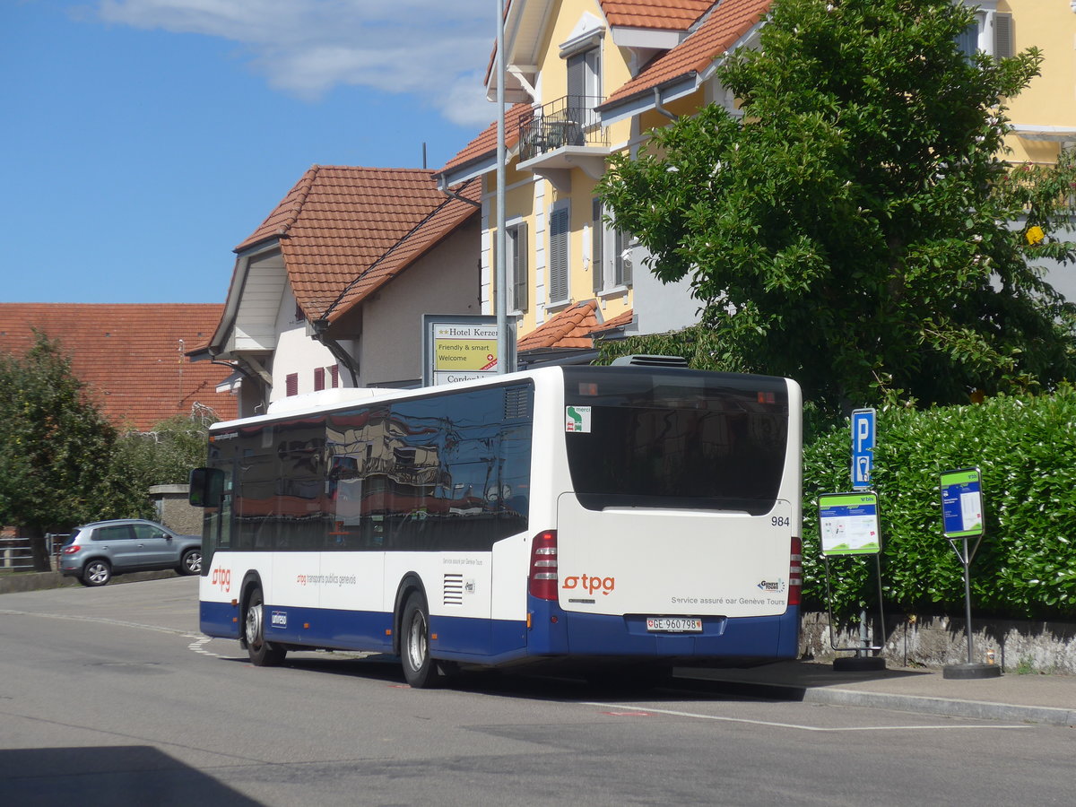 (218'573) - Gen�ve-Tours, Gen�ve -Nr. 984/GE 960'798 - Mercedes am 6. Juli 2020 beim Bahnhof Kerzers