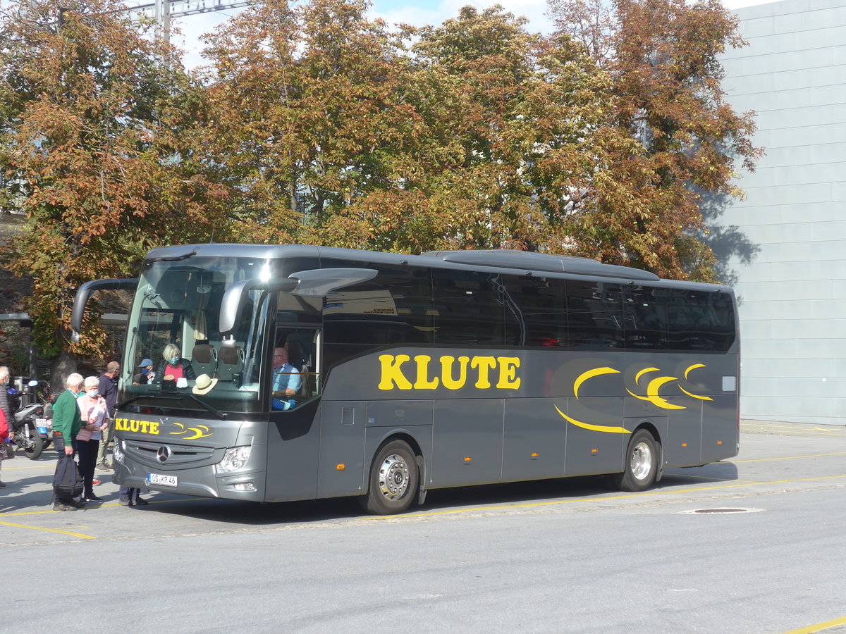 (220'526) - Aus Deutschland: Klute, Osnabr�ck - OS-KR 46 - Mercedes am 6. September 2020 beim Bahnhof Brig