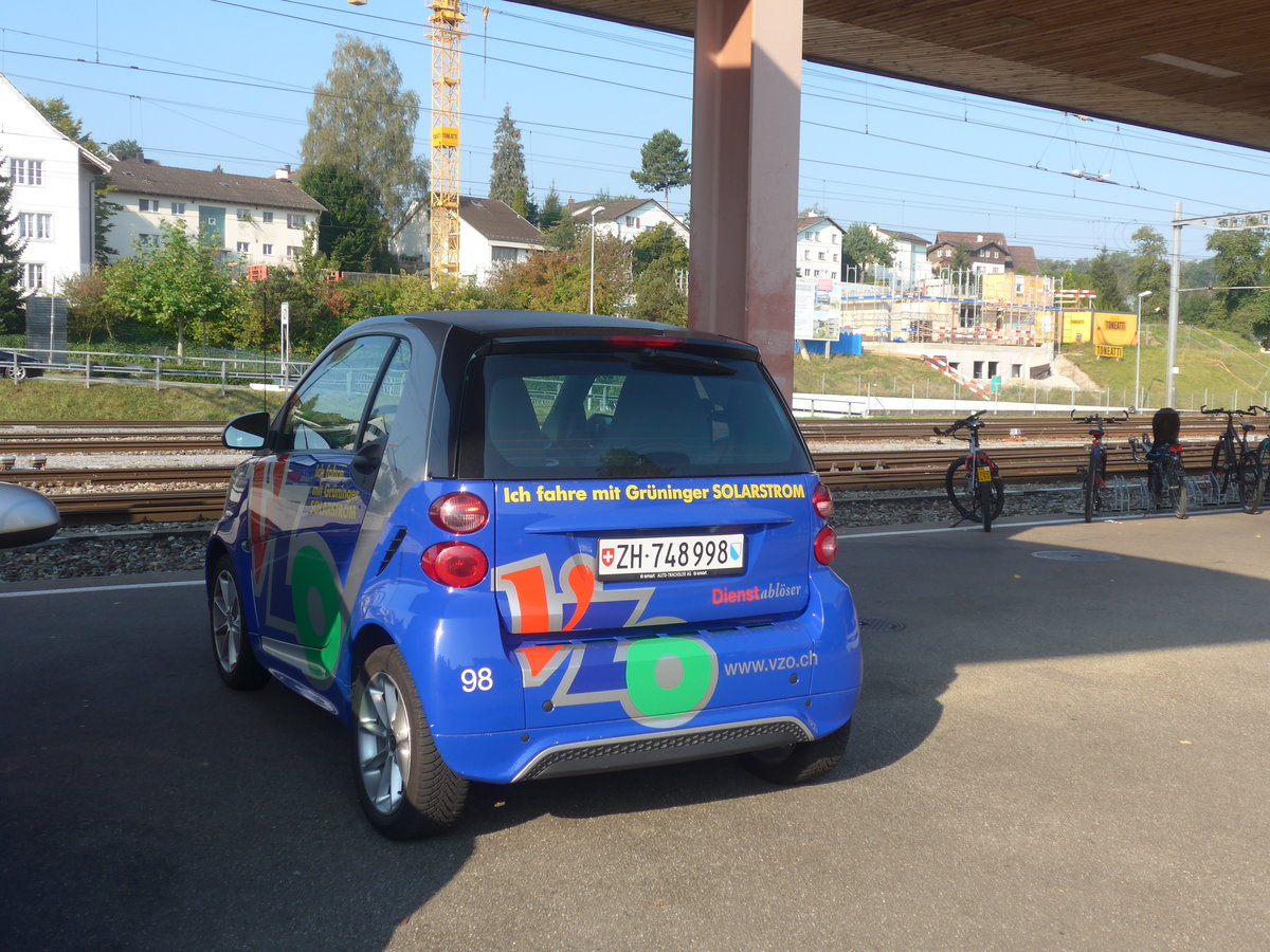 (220'578) - VZO Gr�ningen - Nr. 98/ZH 748'998 - Smart am 12. September 2020 beim Bahnhof Wetzikon