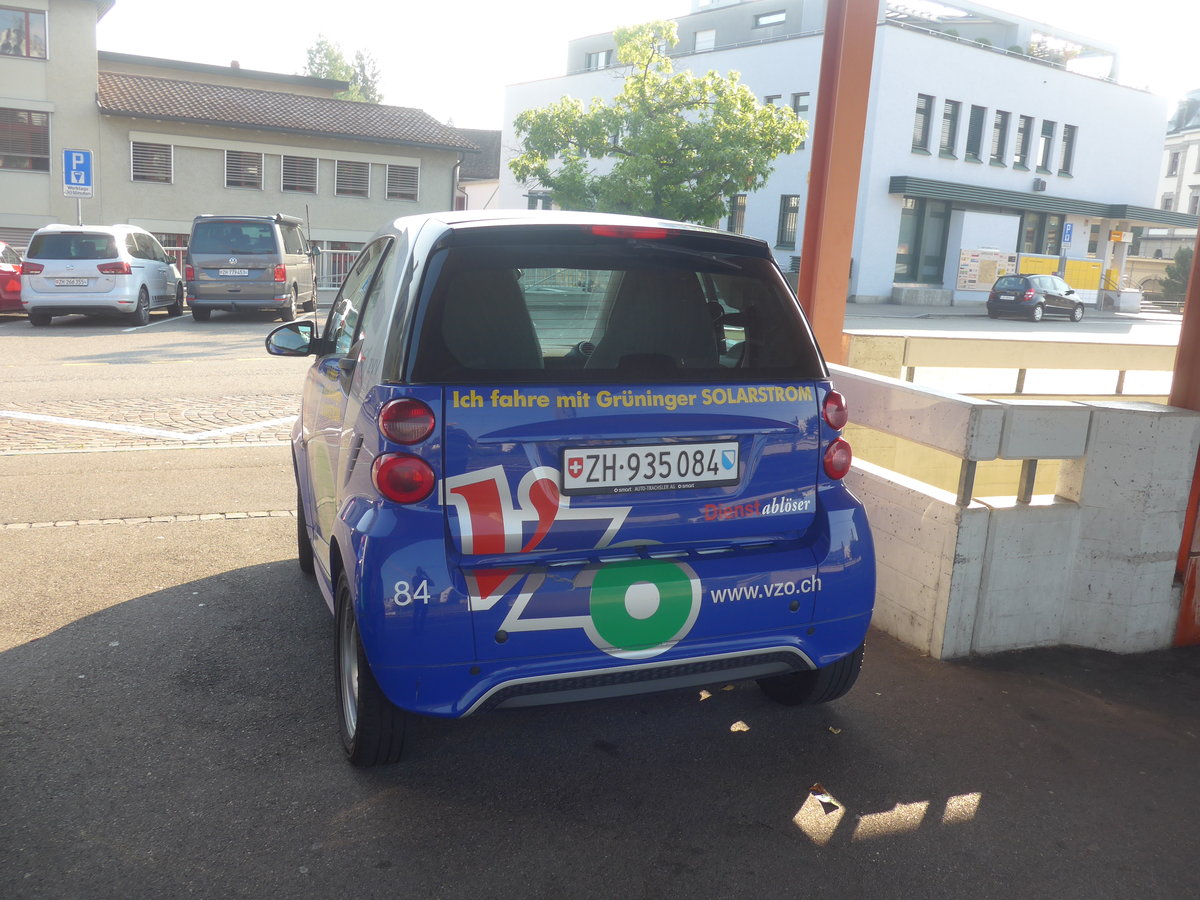 (220'580) - VZO Gr�ningen - Nr. 84/ZH 935'084 - Smart am 12. September 2020 beim Bahnhof Wetzikon