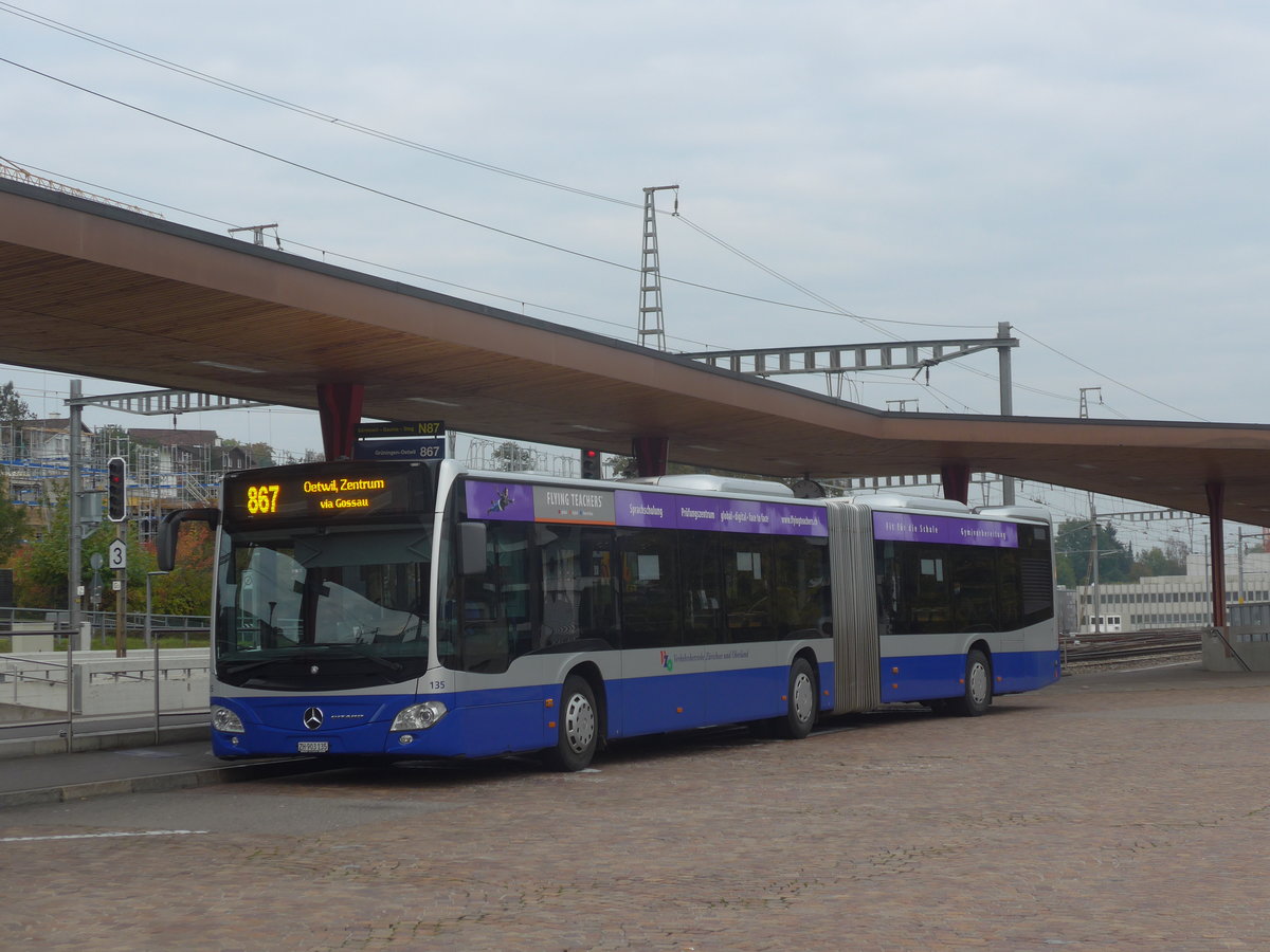(221'945) - VZO Gr�ningen - Nr. 135/ZH 903'135 - Mercedes am 18. Oktober 2020 beim Bahnhof Wetzikon
