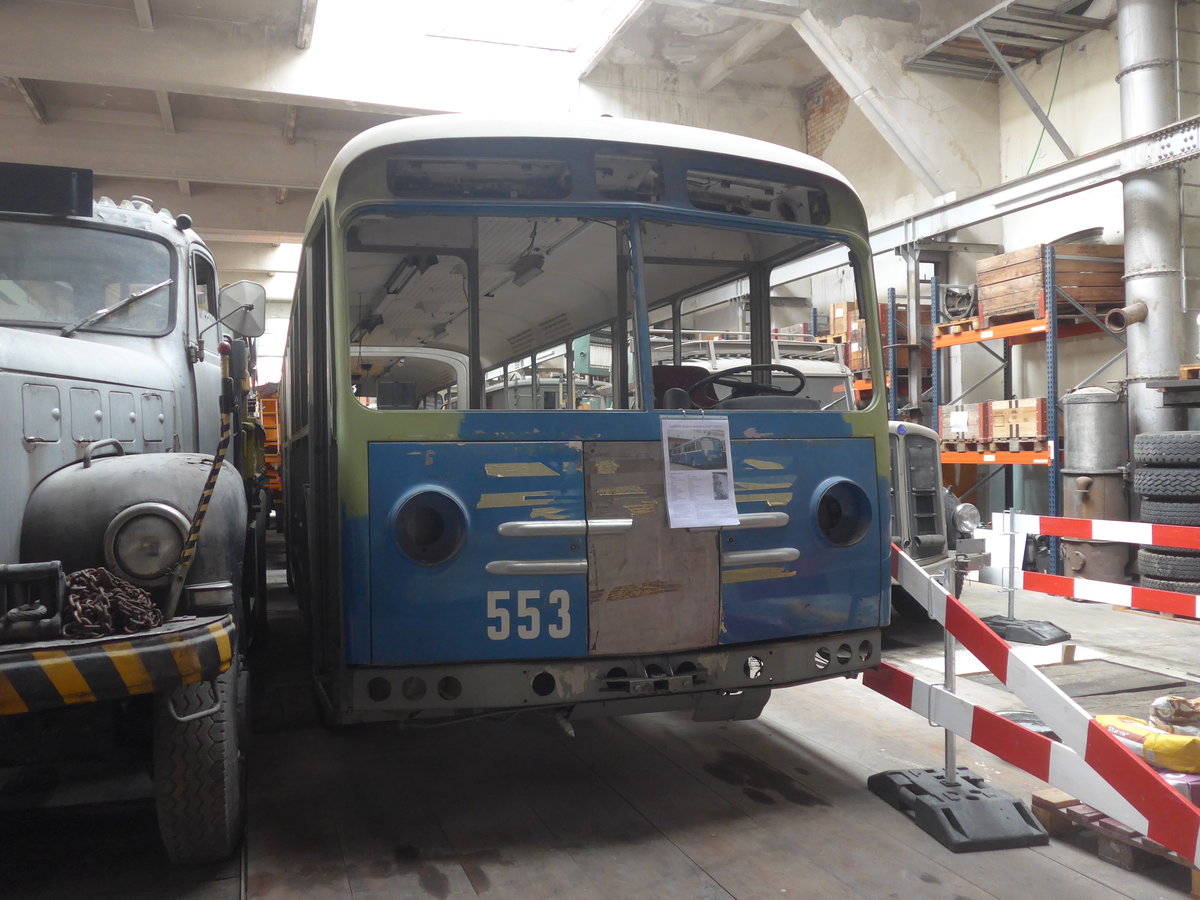 (222'274) - VBZ Z�rich (OCS) - Nr. 553 - Saurer/Saurer (ex Nr. 201) am 21. Oktober 2020 in Arbon, Saurermuseum Depot (1. Gelenkautobus der Schweiz!)