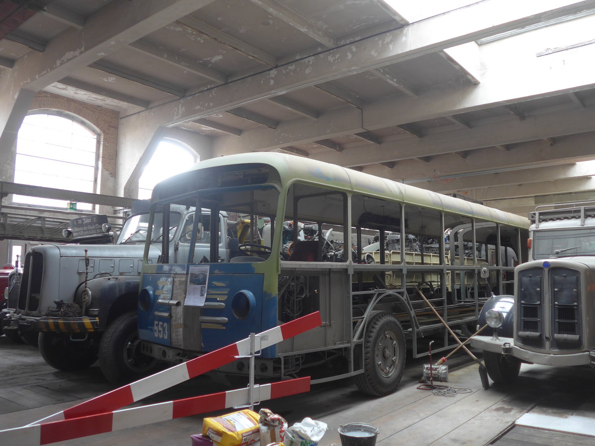 (222'291) - VBZ Z�rich (OCS) - Nr. 553 - Saurer/Saurer (ex Nr. 201) am 21. Oktober 2020 in Arbon, Saurermuseum Depot (1. Gelenkautobus der Schweiz!)