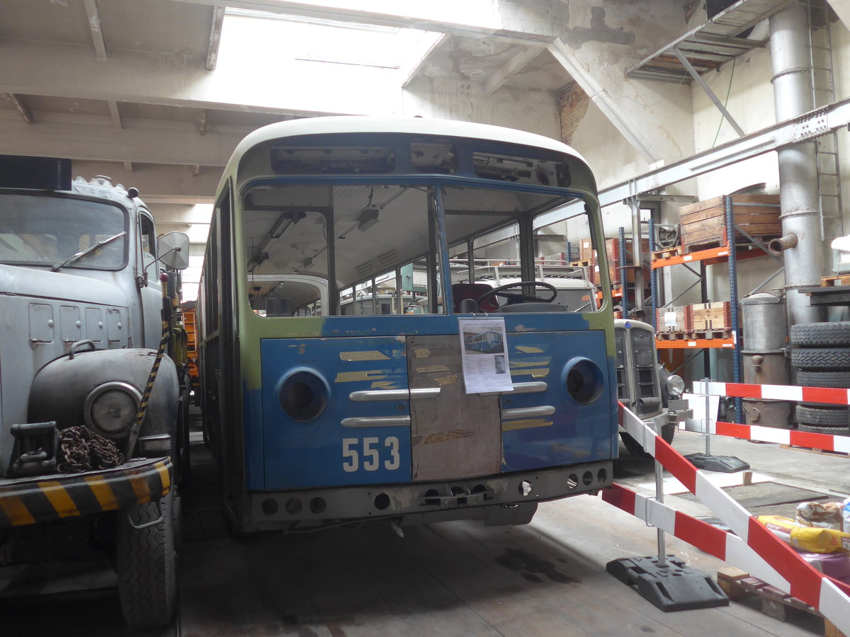 (222'293) - VBZ Z�rich (OCS) - Nr. 553 - Saurer/Saurer (ex Nr. 201) am 21. Oktober 2020 in Arbon, Saurermuseum Depot (1. Gelenkautobus der Schweiz!)