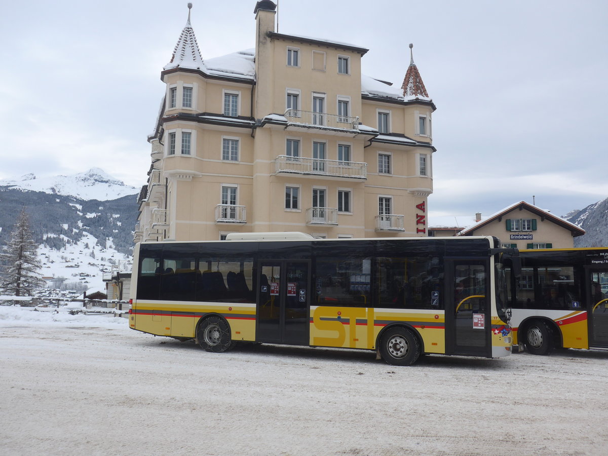 (223'146) - Grindelwaldbus, Grindelwald - Nr. 17/BE 72'444 - MAN/G�ppel (ex STI Thun Nr. 133) am 27. Dezember 2020 beim Bahnhof Grindelwald