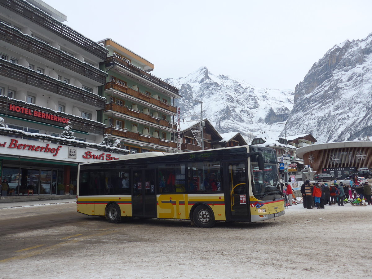 (223'153) - Grindelwaldbus, Grindelwald - Nr. 17/BE 72'444 - MAN/G�ppel (ex STI Thun Nr. 133) am 27. Dezember 2020 beim Bahnhof Grindelwald