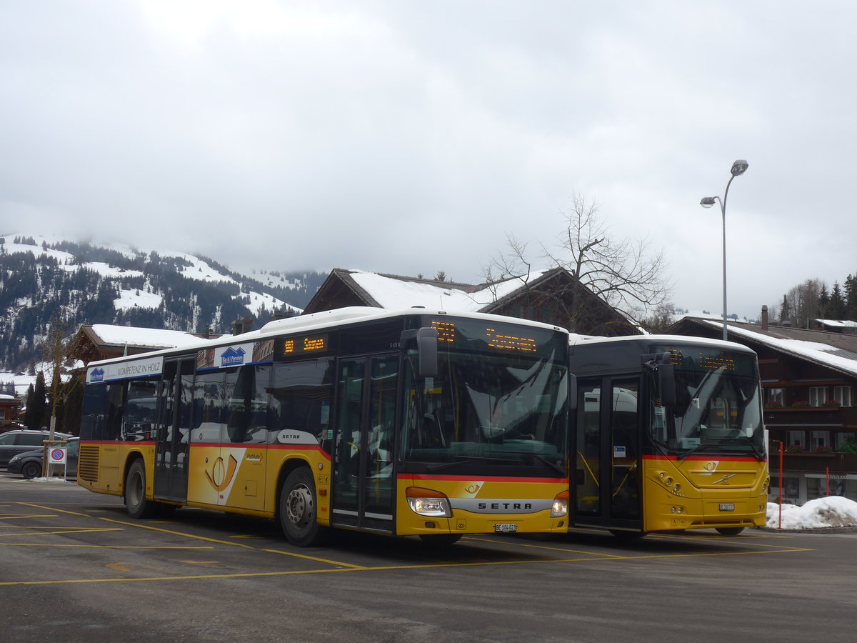 (223'452) - K�bli, Gstaad - BE 104'023 - Setra (ex Nr. 1) am 7. Februar 2021 beim Bahnhof Gstaad