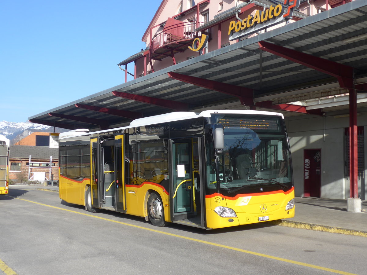(223'760) - Fl�ck, Brienz - Nr. 21/BE 868'721 - Mercedes am 26. Februar 2021 in Meiringen, Postautostation