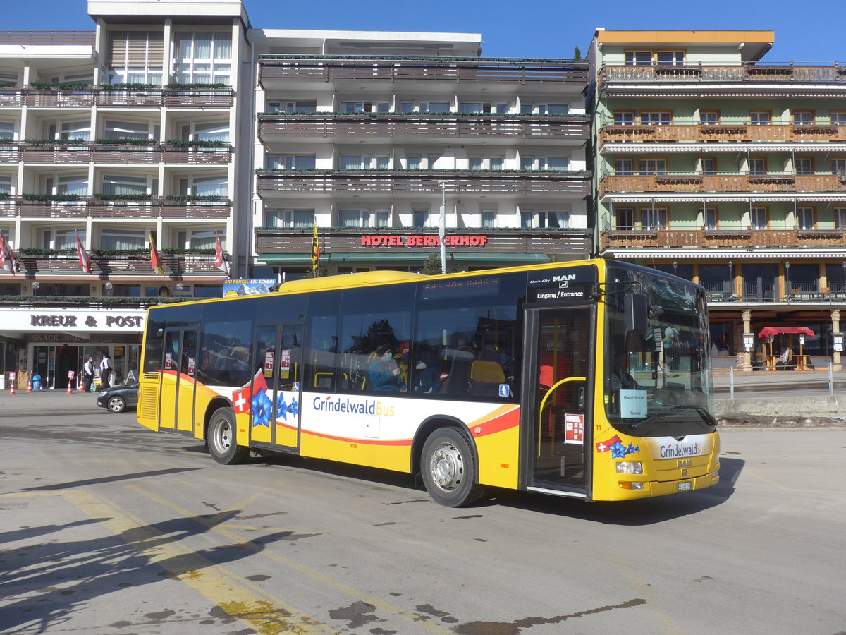 (223'879) - Grindelwaldbus, Grindelwald - Nr. 11/BE 261'865 - MAN/G�ppel am 28. Februar 2021 beim Bahnhof Grindelwald