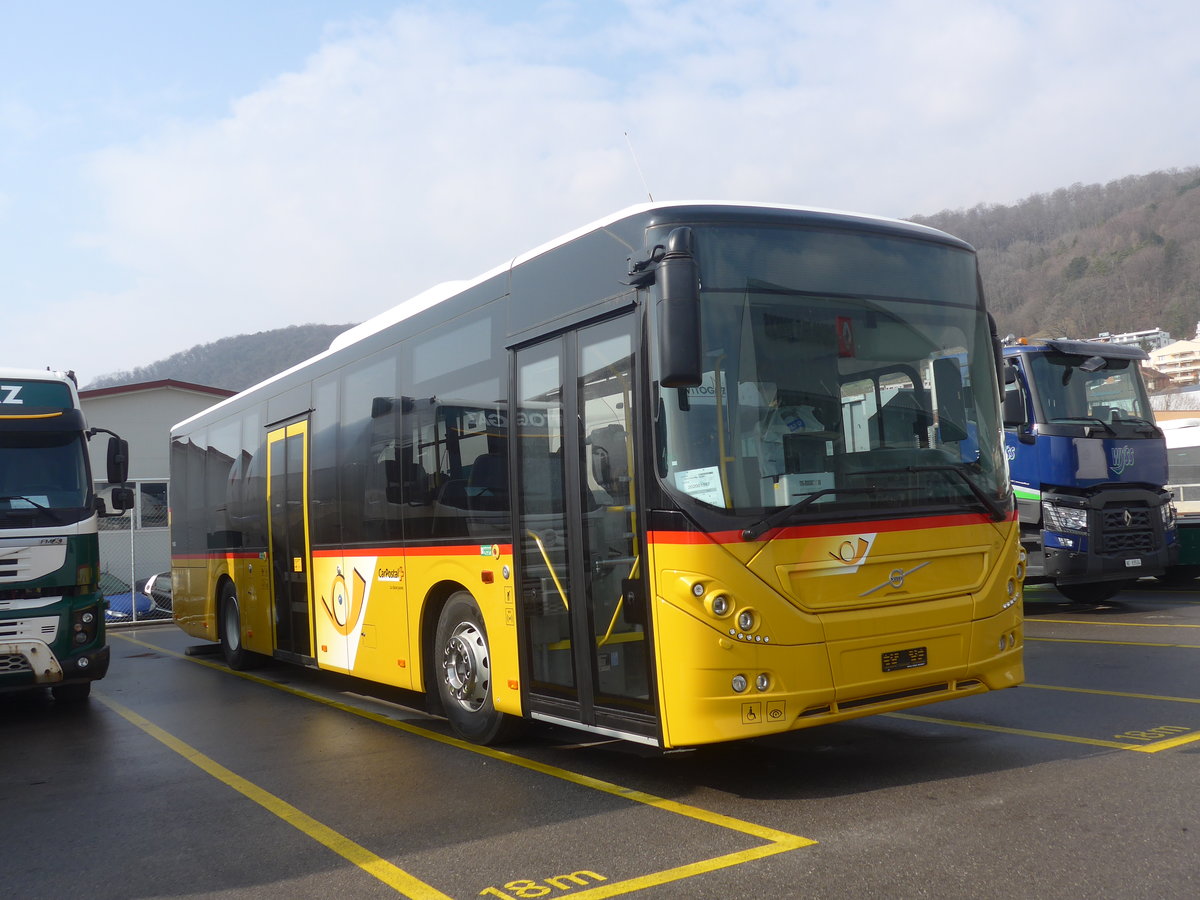 (224'011) - Lathion, Sion - PID 11'486 - Volvo am 7. M�rz 2021 in Cornaux, Truck Center