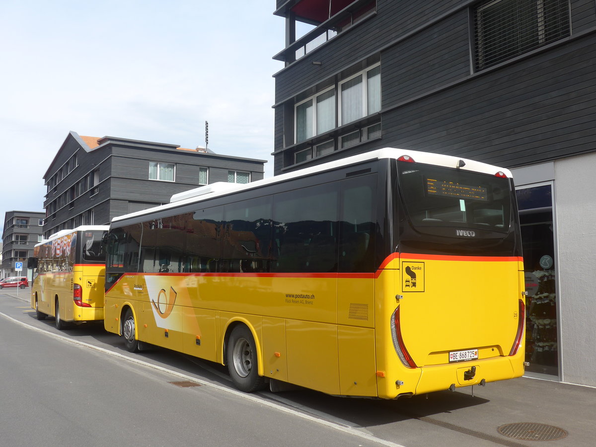 (224'081) - Fl�ck, Brienz - Nr. 25/BE 868'725 - Iveco am 13. M�rz 2021 beim Bahnhof Giswil