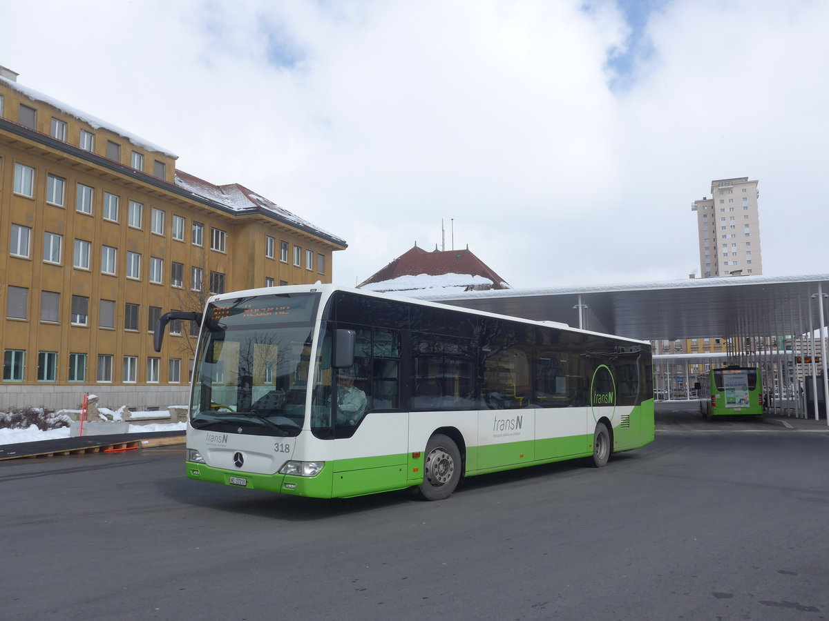 (224'284) - trans^N, La Chaux-de-Fonds - Nr. 318/NE 27'218 - Mercedes (ex TRN La Chaux-de-Fonds Nr. 318) am 20. M�rz 2021 beim Bahnhof La Chaux-de-Fonds