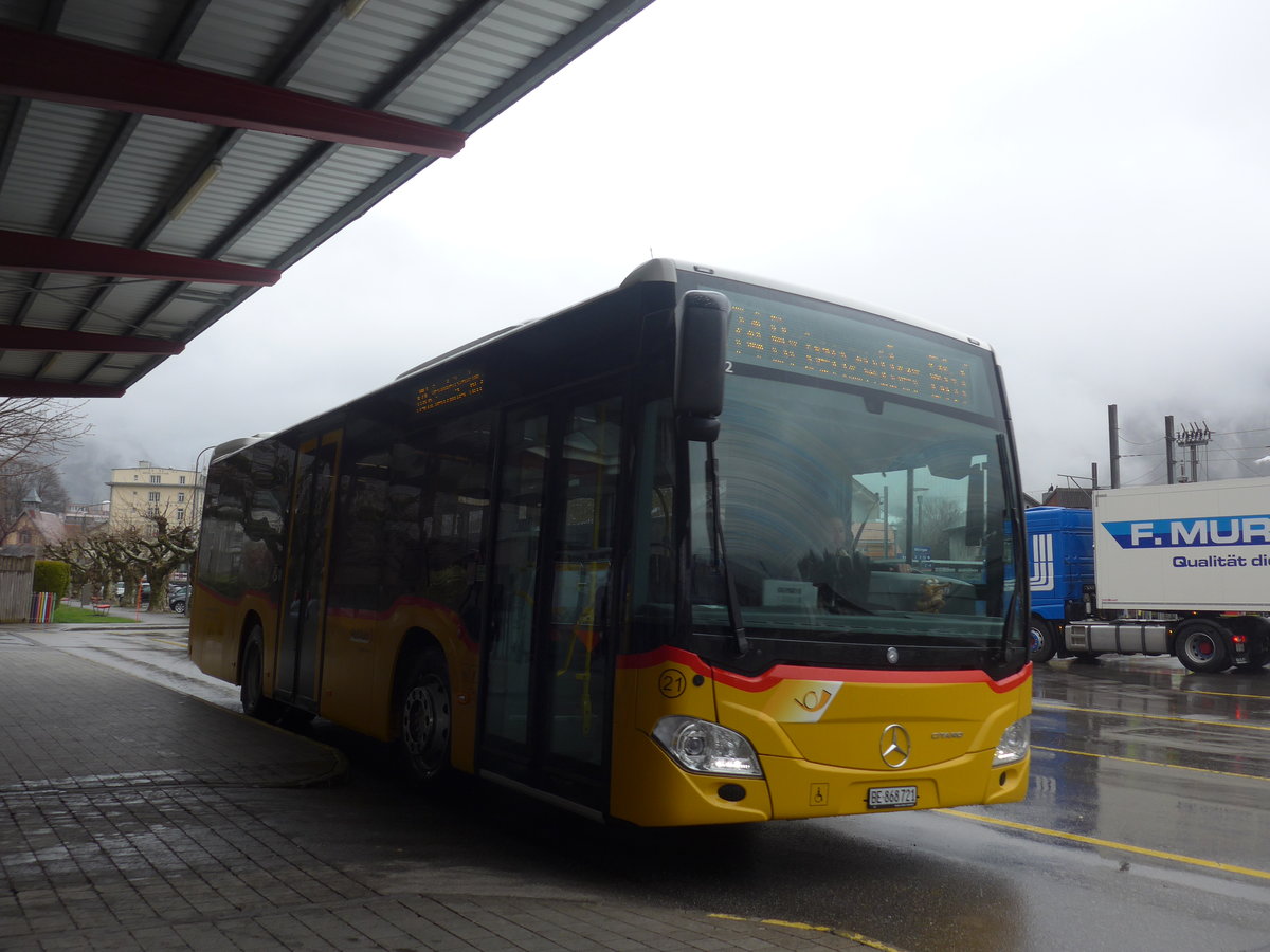 (224'355) - Fl�ck, Brienz - Nr. 21/BE 868'721 - Mercedes am 27. M�rz 2021 in Meiringen, Postautostation